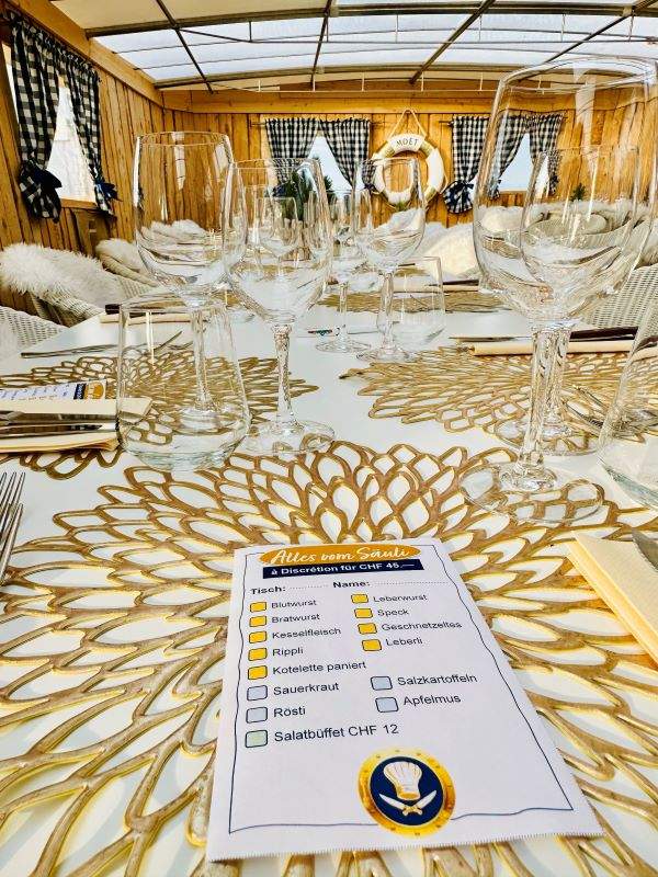 Metzgete auf dem Schiff Metzgete auf dem Schiff im SeeChalet Menüwahlzettel auf dem Tisch