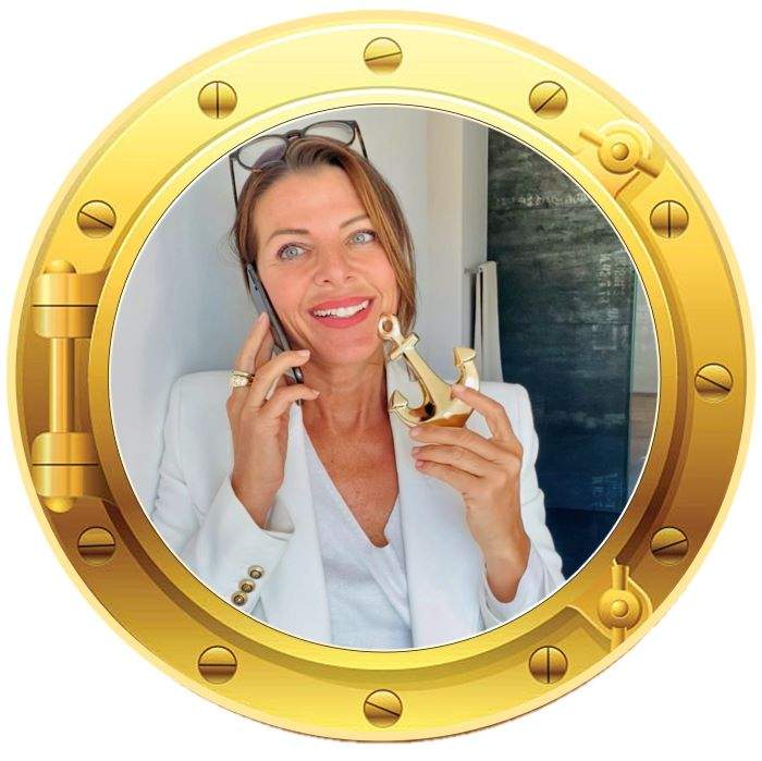 Unsere Marketing und Finanzen Verantwortliche an Bord der Restaurant- und Eventschiffes erMarina im Hafen Ermatingen am Bodensee